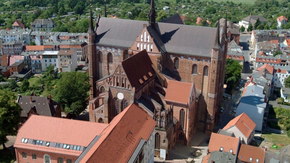Luchtfoto van de Sint-Joriskerk, © TZ Wismar, H. Volster