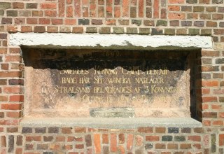 The memorial plaque commemorates Charles XII. // &copy; Tourismuszentrale Hansestadt Stralsund