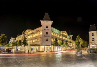 Das Loev Hotel R&uuml;gen befindet sich zentral im Ortskern von Binz, 50m vom Strand entfernt. // &copy; Loev Hotel R&uuml;gen, Mirko Boy, Hadiko Creativ Media