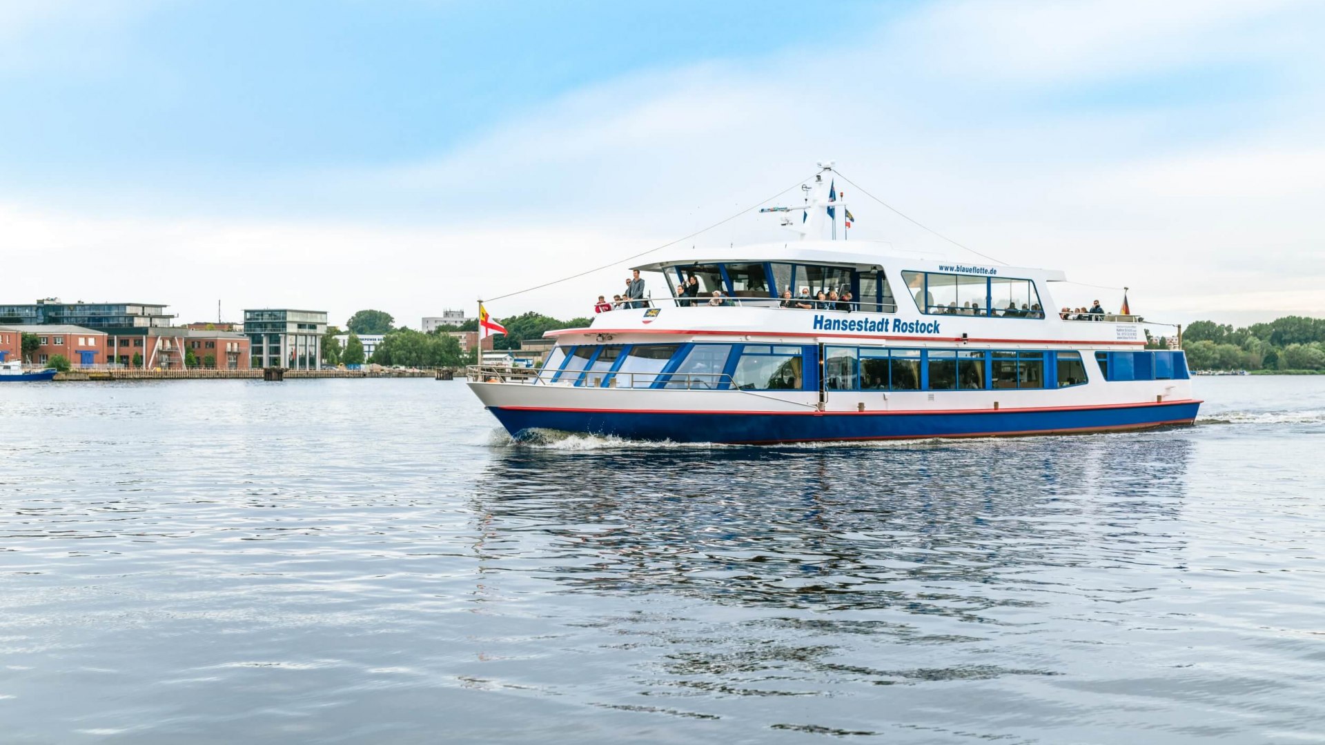 Rejs po porcie statkiem "MS Hansestadt Rostock" jest koniecznością // © MV-T/Tiemann Rejs po porcie statkiem "MS Hansestadt Rostock" jest koniecznością // © MV-T/Tiemann