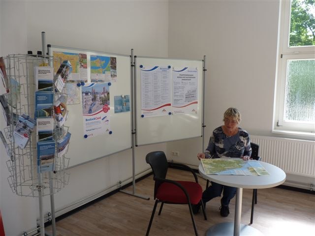 Widok na Heidehaus - siedzibę Centrum Informacji Turystycznej Markgrafenheide // &copy; Tourismuszentrale Rostock & Warnem&uuml;nde