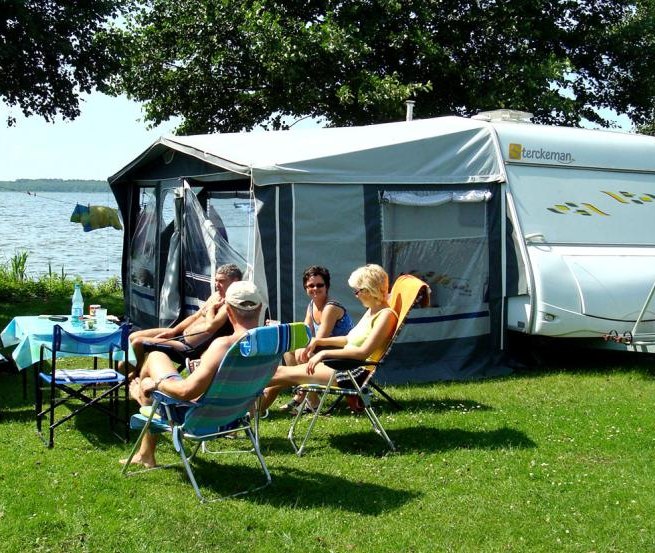 Staanplaatsen direct aan het meer, alleen in Alt Schwerin, © Michael Hecht