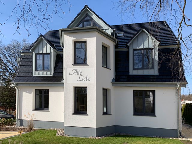 House Alte Liebe front side // &copy; Antonia Lesche