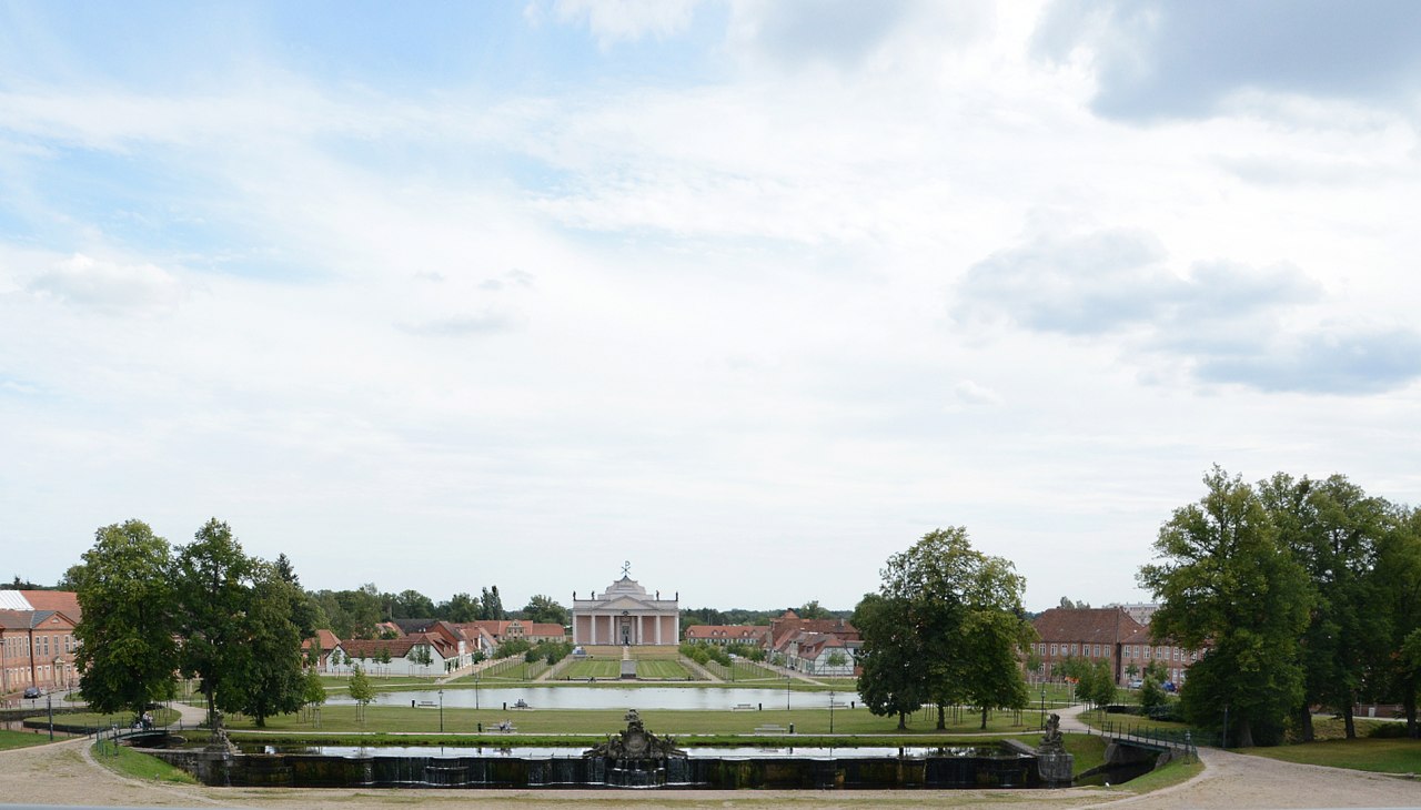 Palace Square, Cascades and Ludwigslust Town Church, © Tourismusverband Mecklenburg-Schwerin