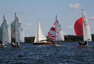 Preparation for the start of the 1st race // &copy; M&uuml;ller