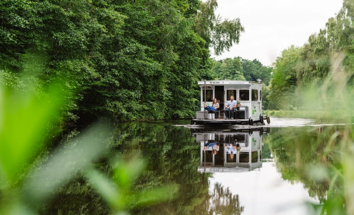Met de woonboot op de Elde bij Parchim, © TMV/Erik Gross