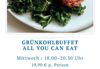 Spicy kale with smoked pork, sausage and boiled potatoes on a plate, rustically served. // © spreepiraten® Spicy kale with smoked pork, sausage and boiled potatoes on a plate, rustically served. // © spreepiraten®