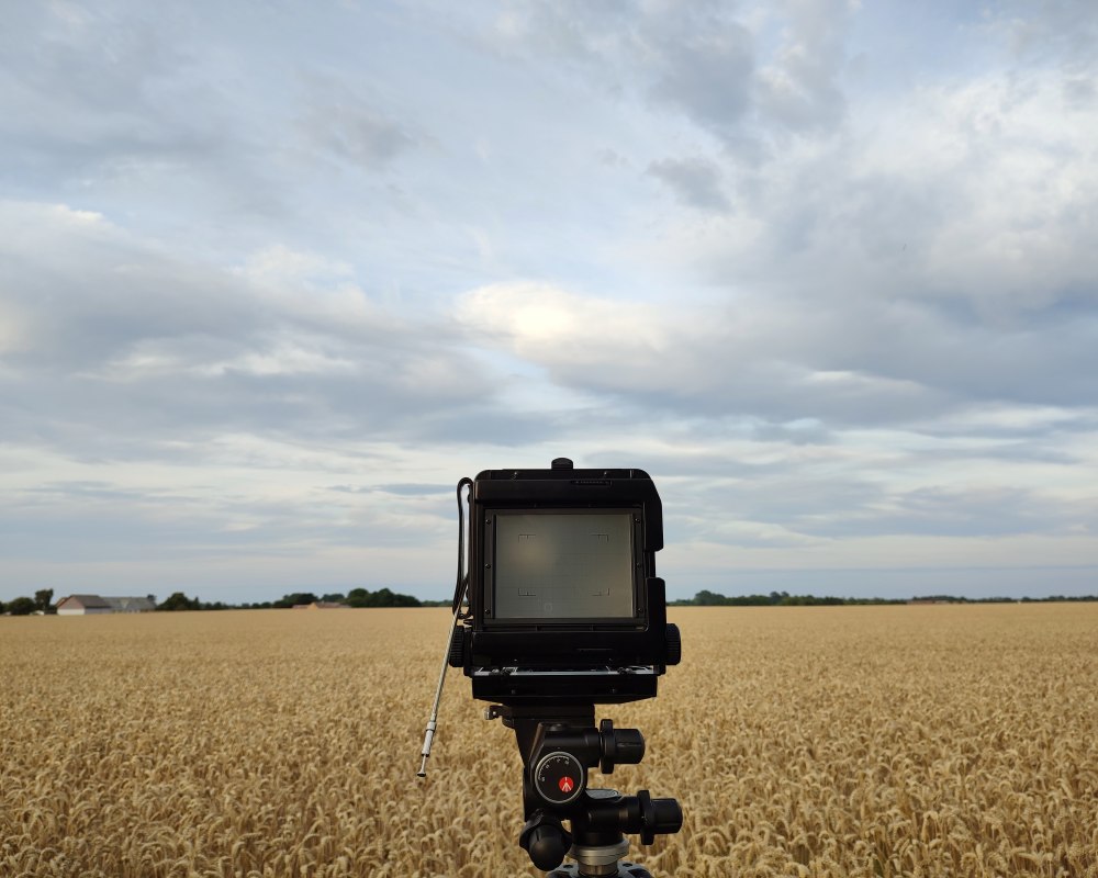 From smartphones and digital cameras to large-format analog cameras - we show you how to take atmospheric and professional pictures. // &copy; Fotoschule Greifswald