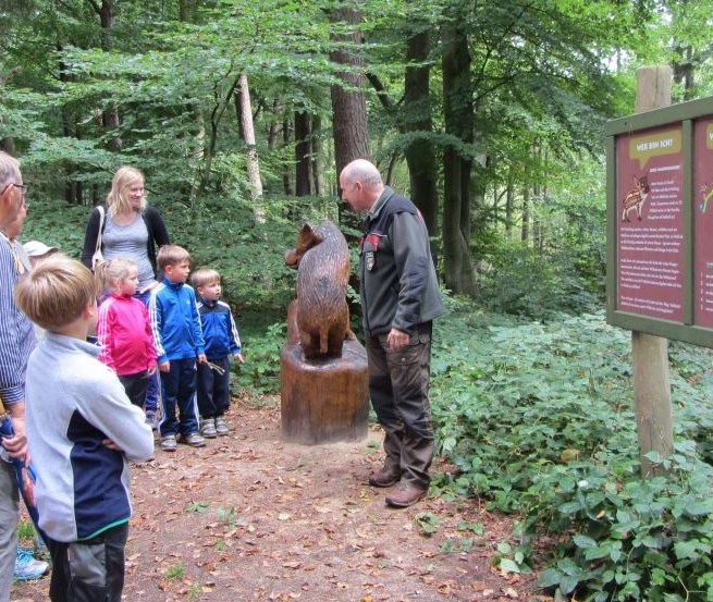 Auf dem Walderlebnispfad Dargun gehen Familien auf Spurensuche // &copy; Stadtinformation Dargun