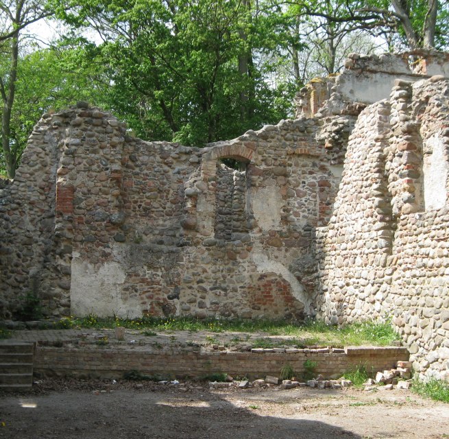 Umgeben von hohen Eichen ein verwunschener Platz im Landgrabenthal // © Angelika Michaelis Umgeben von hohen Eichen ein verwunschener Platz im Landgrabenthal // © Angelika Michaelis