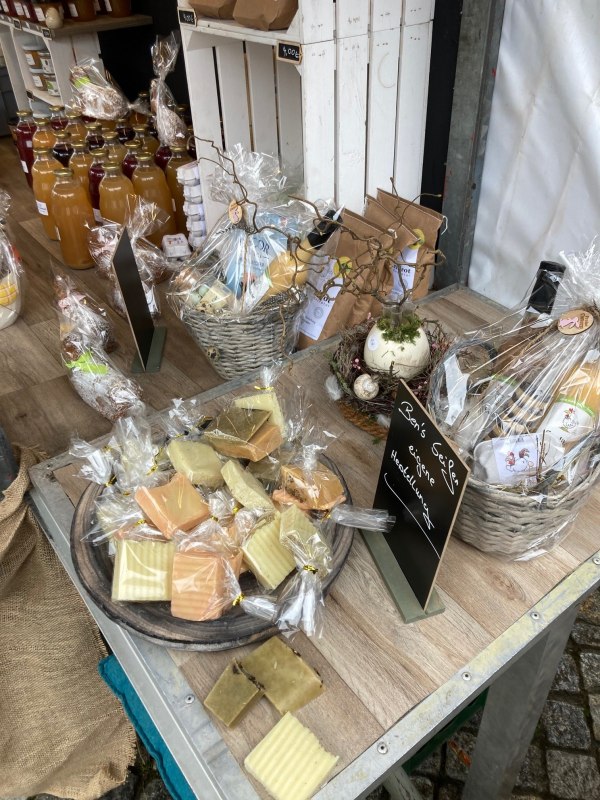 Producten in de boerderijwinkel van Eierbaron uit Freest. // &copy; Henry Sch&ouml;nrock