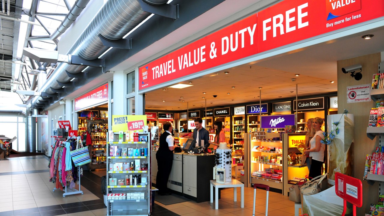 Belastingvrije winkel // &copy; Flughafen Rostock-Laage / angelikaheim