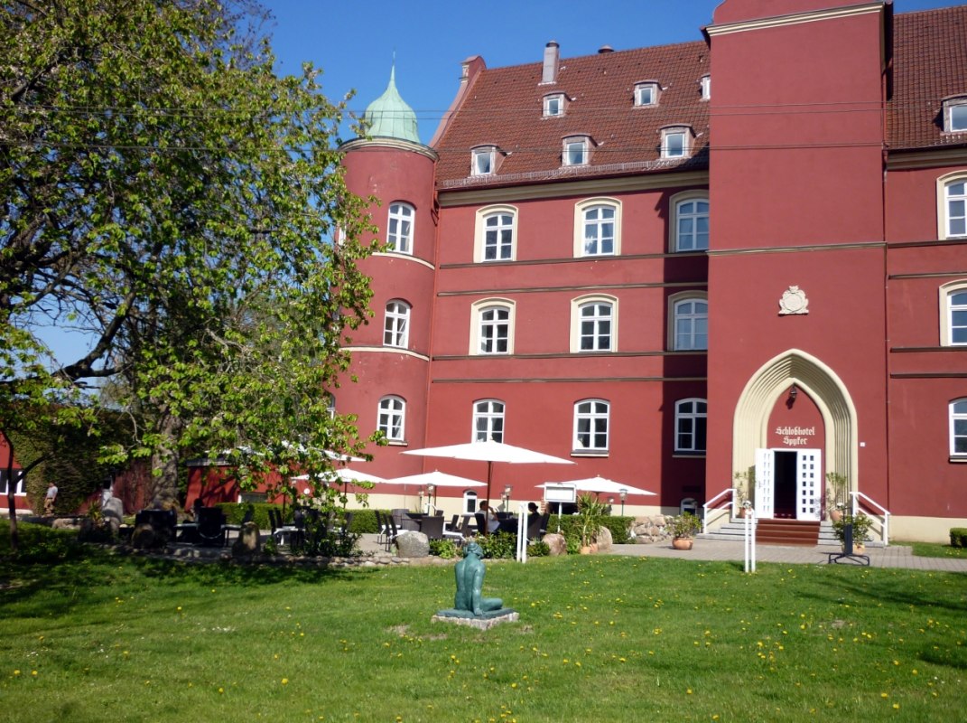 Zamek Spyker - w otoczeniu przyrody // © Schloss Spyker Zamek Spyker - w otoczeniu przyrody // © Schloss Spyker