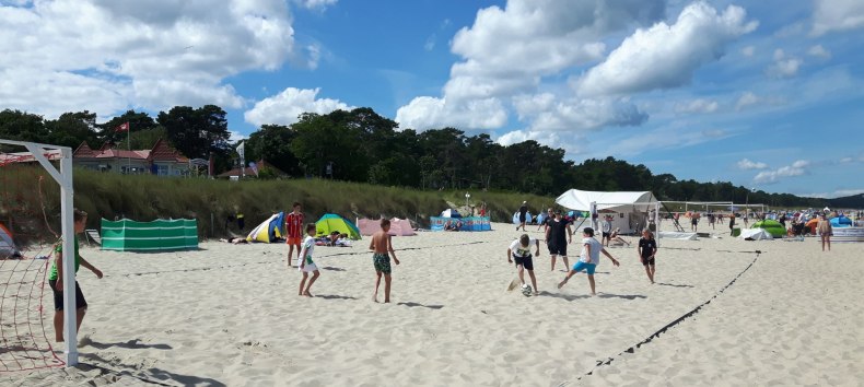 &copy; Tiki Beach