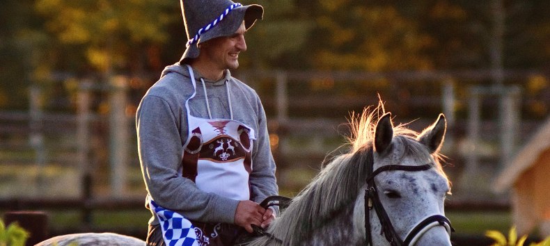 Oktoberfest Bernsteinreiter Hirschburg // &copy; DE