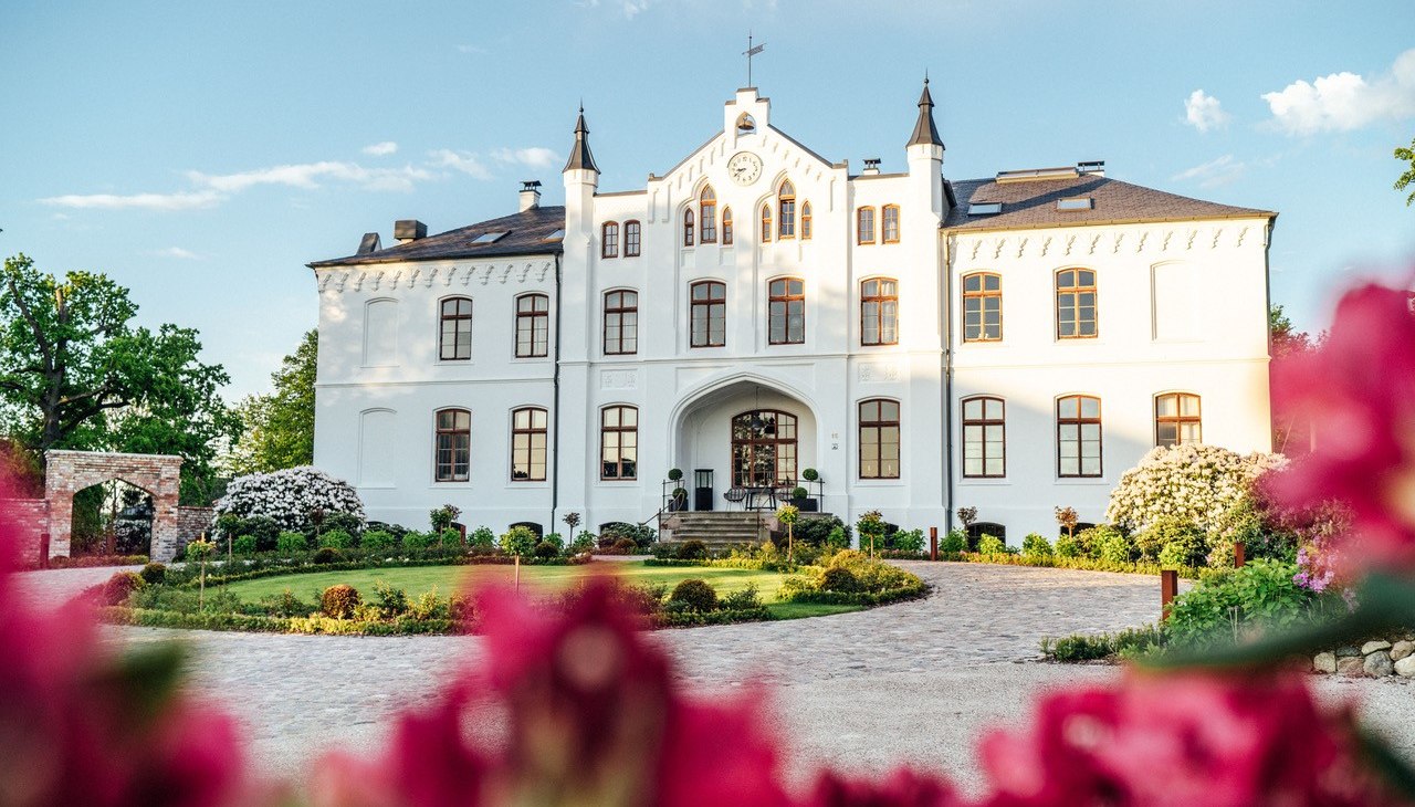 Widok z zewnątrz na piękny dworek, © Gutshaus Klein Kussewitz