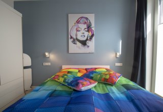Drie slaapkamers met TV, hier nr. 2, © Kathrin Koschwitz