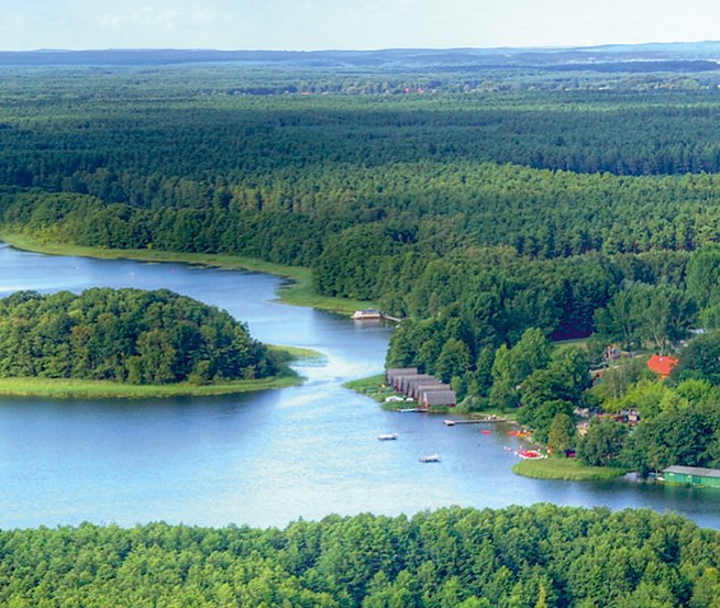 Mirow Holiday Park is located on the Granzower Lake - a vacation paradise for families. // &copy; Ferienpark Mirow GmbH