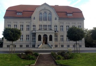 Buitenaanzicht van het stadhuis van Sassnitz, © Tourismuszentrale Rügen Buitenaanzicht van het stadhuis van Sassnitz, © Tourismuszentrale Rügen