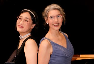 Two women dressed in festive attire: Hisae Otsuka-Stroh and Dagmar Barth-Weingarten // © Nadine Zirbes Two women dressed in festive attire: Hisae Otsuka-Stroh and Dagmar Barth-Weingarten // © Nadine Zirbes