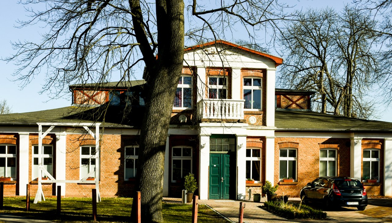 Widok z zewnątrz na teatr na równi pochyłej w Neustrelitz, © Theater Schiefe Ebene