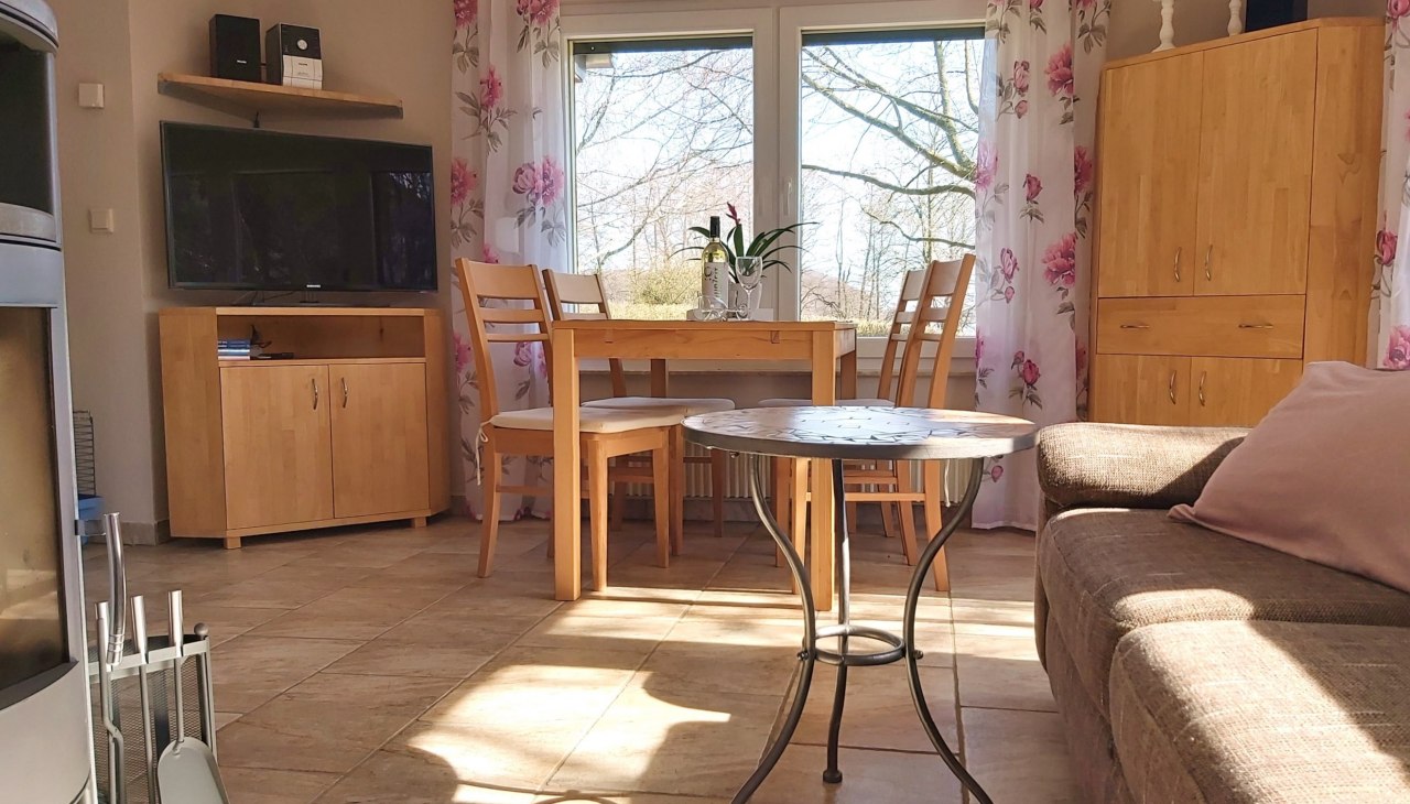Living and dining room, © Janet Heuer
