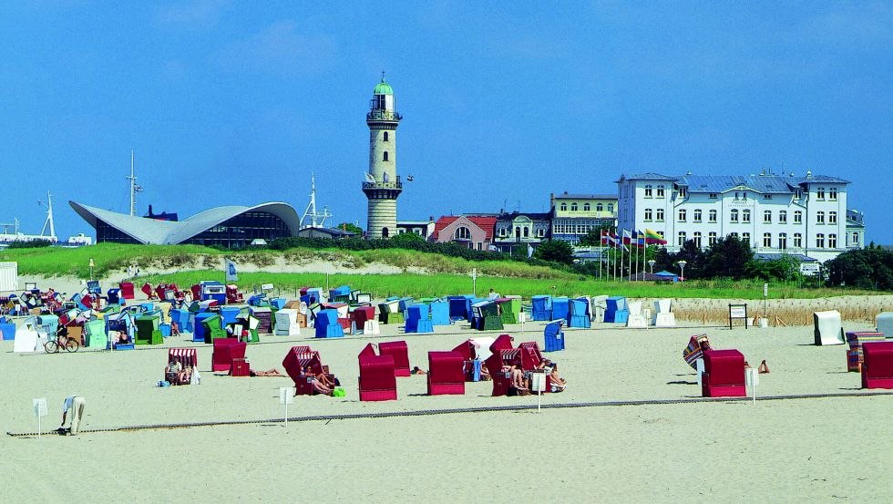 Westelijk uitzicht met strand, © Hotel Am Leuchtturm