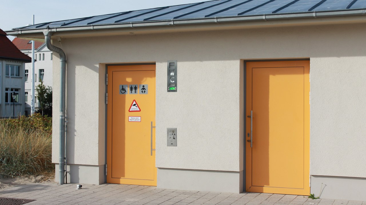 Drempelvrije toiletvoorzieningen bij strandopgang 6 in Warnemünde // © TZRW Drempelvrije toiletvoorzieningen bij strandopgang 6 in Warnemünde // © TZRW