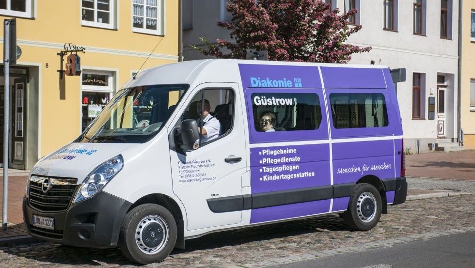 W przestronnych pojazdach możliwy jest r&oacute;wnież transport w&oacute;zk&oacute;w inwalidzkich. // &copy; J&ouml;rn Lehmann Photograph