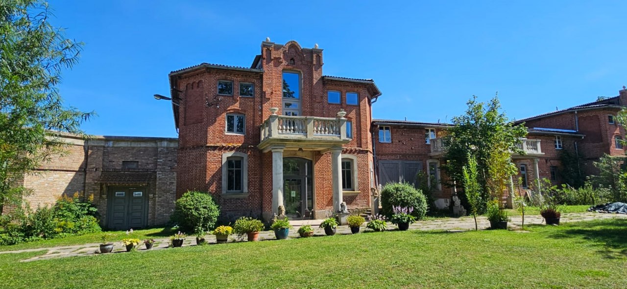 Former estate stables... // &copy; Gudrun Pru&szlig; 2025