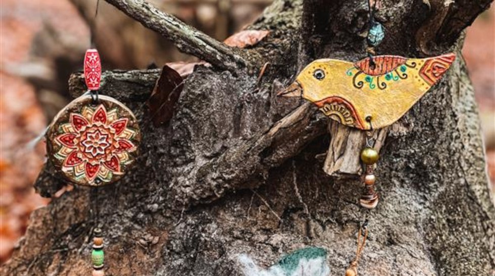 Handgemaakte amulethanger, © Marie Vois