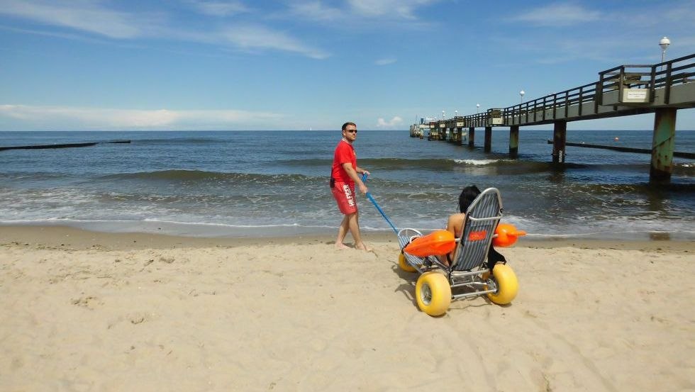 Beach wheelchair in Koserow on Usedom // © Kurverwaltung Koserow Beach wheelchair in Koserow on Usedom // © Kurverwaltung Koserow