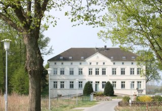 Zicht op het landhuis vanaf de toegangsweg, © Klaus-Dieter Bartsch