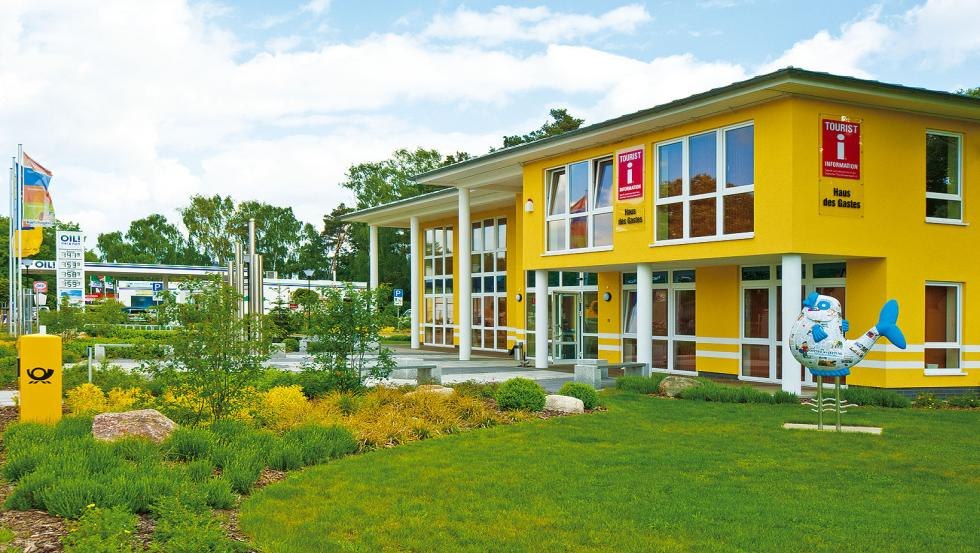 "Haus des Gastes" with library, local history room, event hall, © Kowitz