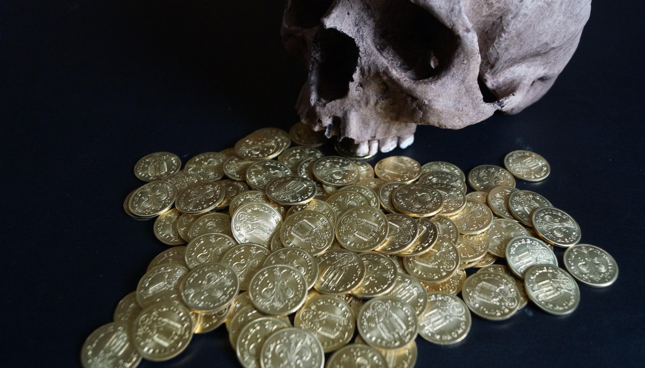 De goudschat die in 1545 in Sternberg werd gevonden, stamt uit de tijd van Störtebeker en wordt als replica tentoongesteld., © Stadt Warin