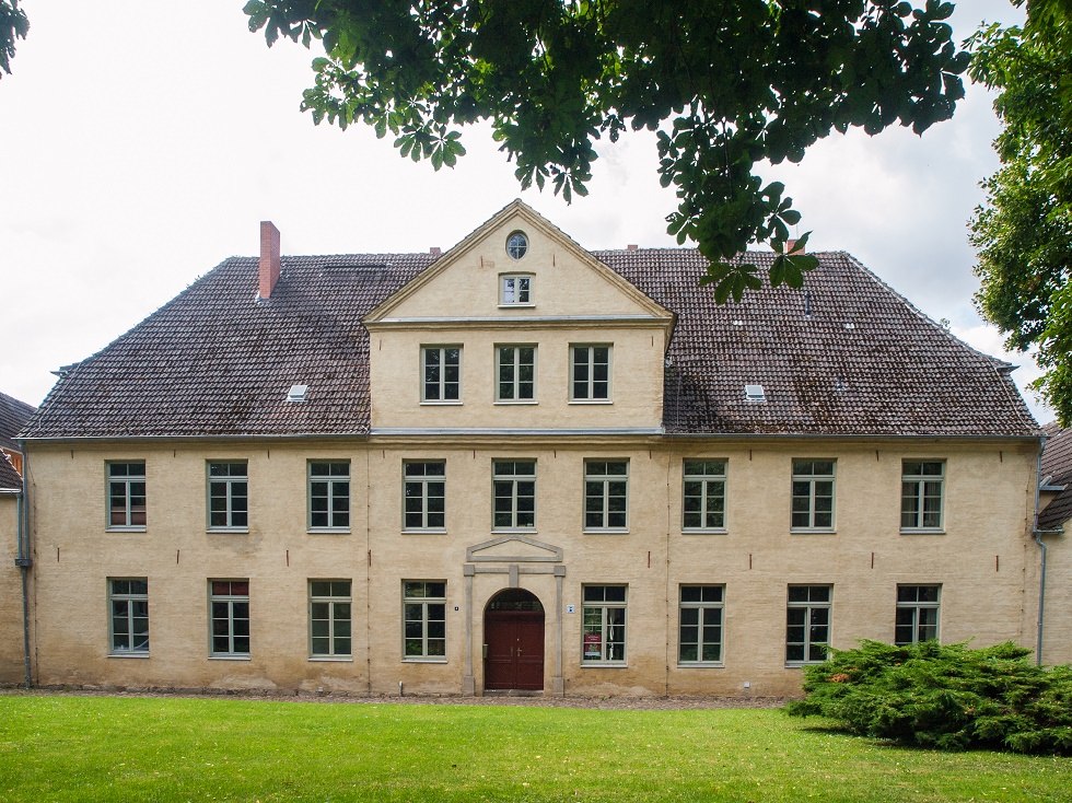 The main building photographed frontally. // © Frank Burger The main building photographed frontally. // © Frank Burger