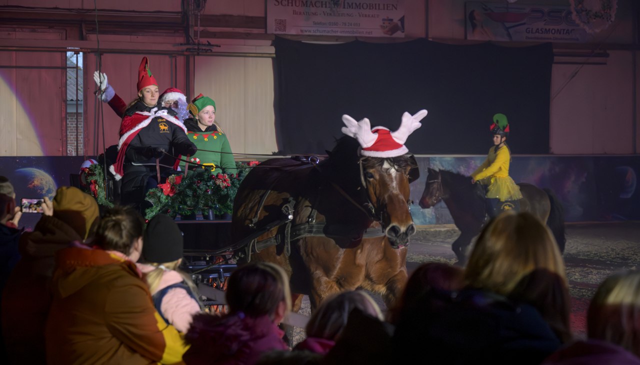 Świąteczna opowieść Amber Rider, &copy; DE