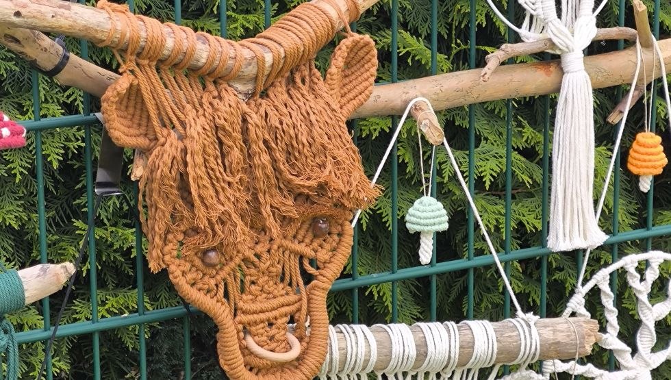 Macram&eacute;werk Rinderk&ouml;nig, &copy; B. Zemke