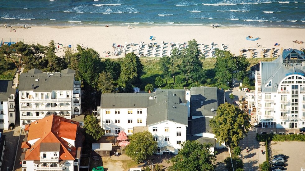 Direct aan de strandboulevard van Binz, © Grabowski/luftbildruegen.de