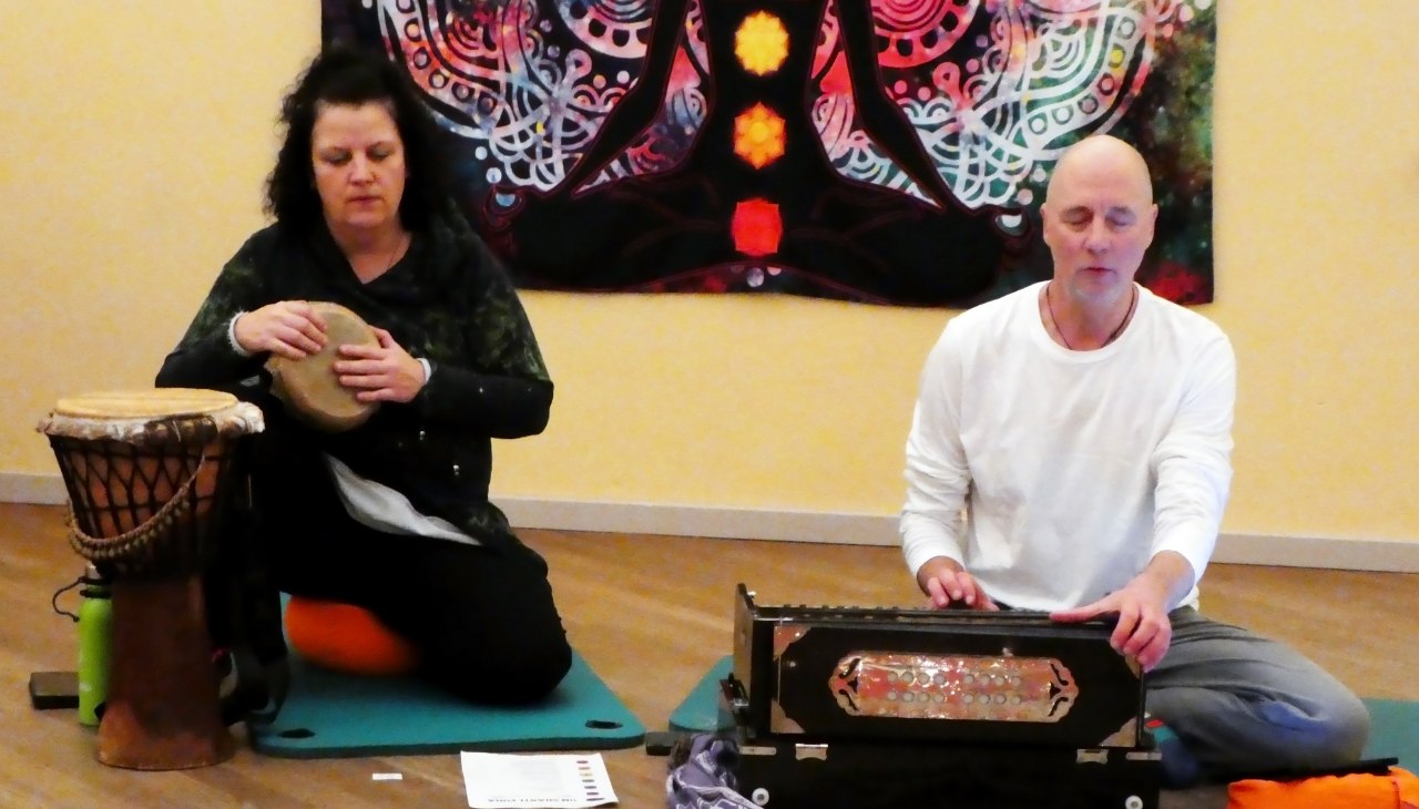 Mantra singing circle & meditation, © Ralf Krämer Mantra singing circle & meditation, © Ralf Krämer