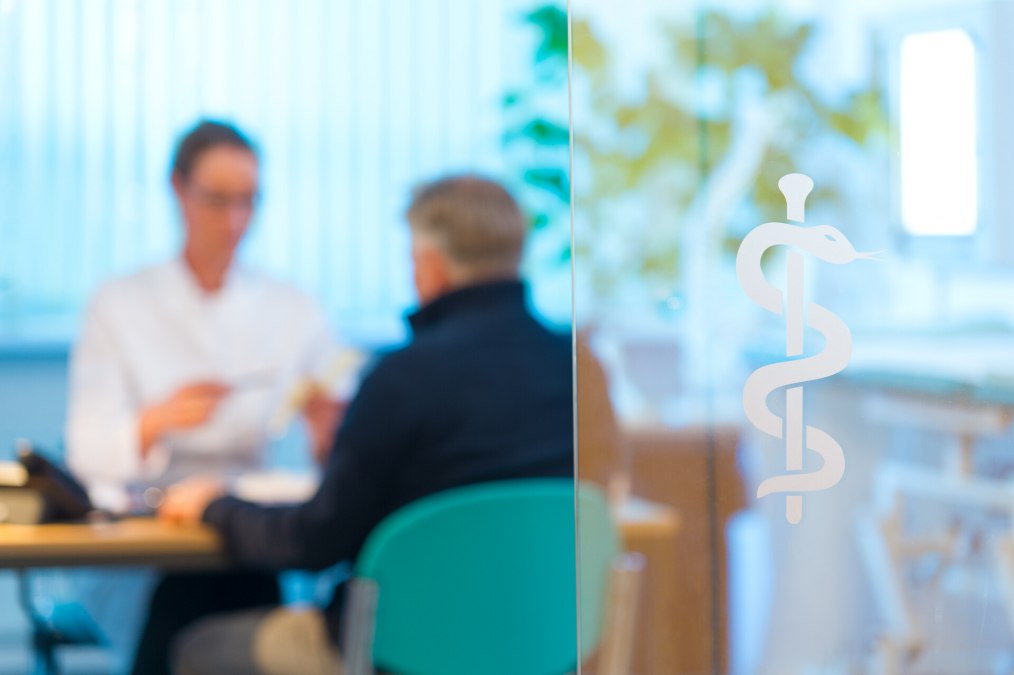 Lekarz i pacjent w dialogu, © TMV/Duerst