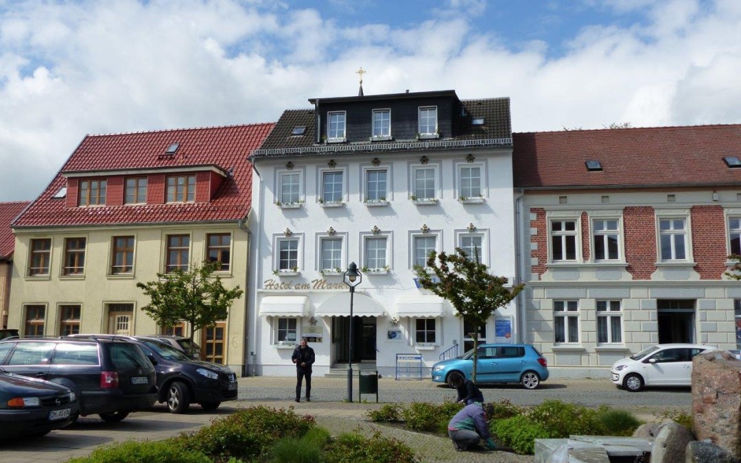 Hotel direct aan de markt in Loitz, © Walter Oster