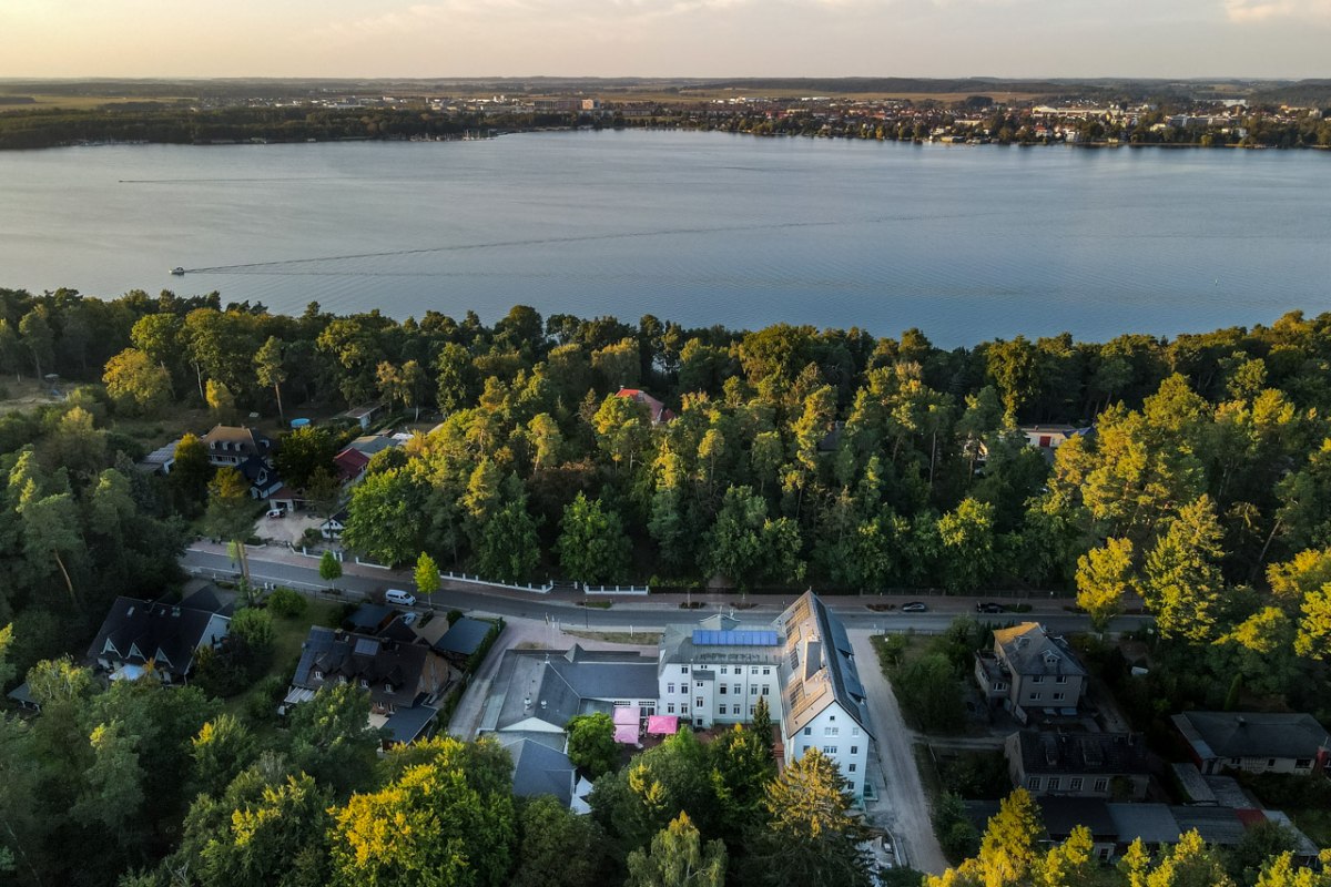 Seehotel Ecktannen z widokiem na Müritz // © Seehotel Ecktannen Seehotel Ecktannen z widokiem na Müritz // © Seehotel Ecktannen