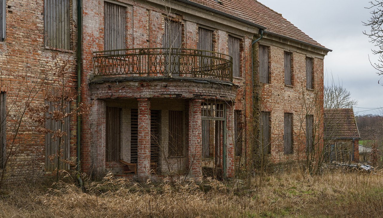 Het landhuis wordt langzaam gerenoveerd, © A.Kannenberg Het landhuis wordt langzaam gerenoveerd, © A.Kannenberg