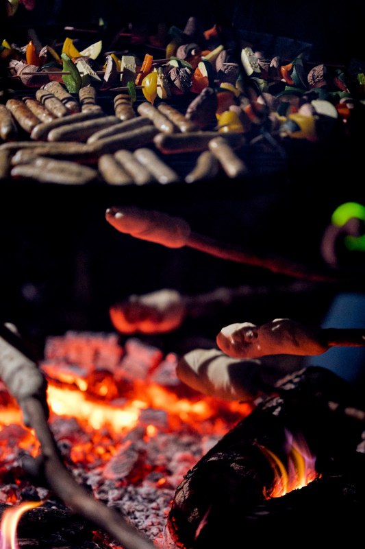 Joint barbecue and bread on a stick over the fire, &copy; Johanna Franke