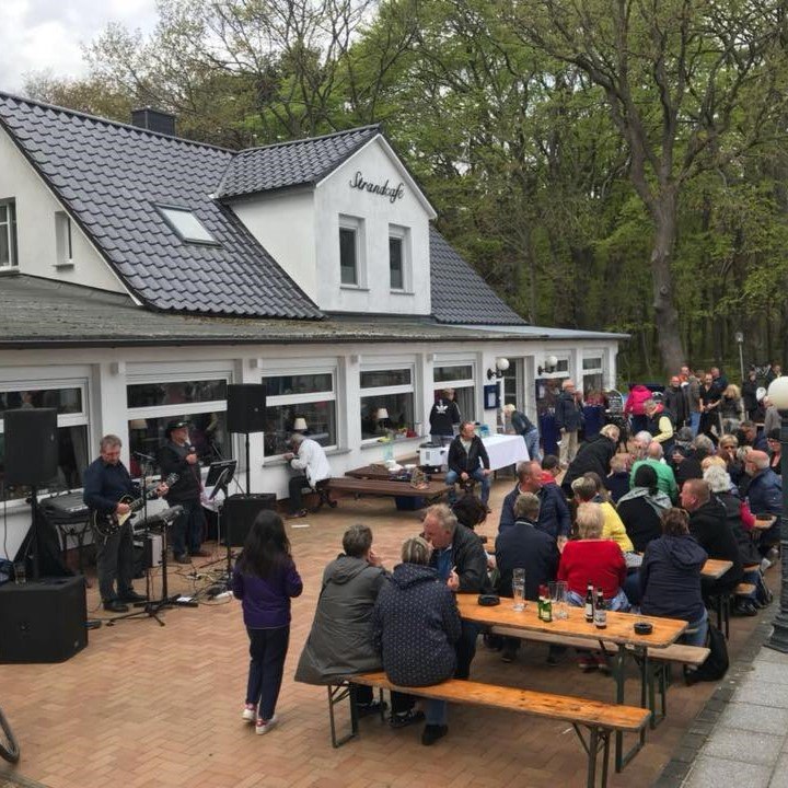 1.MaiStrandcaf&eacute;-quadrat, &copy; Strandcaf&eacute; Thiessow