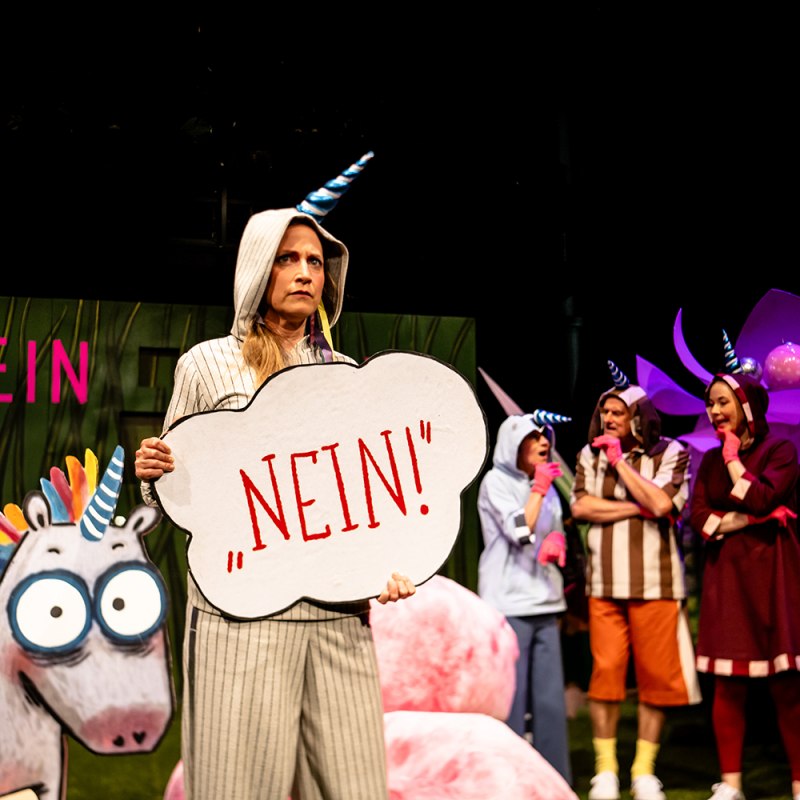 based on the picture book by Marc-Uwe Kling and Astrid Henn // © Peter van Heesen based on the picture book by Marc-Uwe Kling and Astrid Henn // © Peter van Heesen