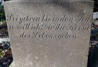 Grabinschrift St.-Jürgen-Friedhof // © Angela Pfennig Grabinschrift St.-Jürgen-Friedhof // © Angela Pfennig