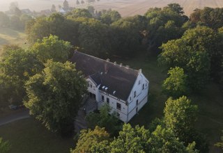Gutshaus von Oben in der Seenplatte // &copy; Kr&uuml;ger