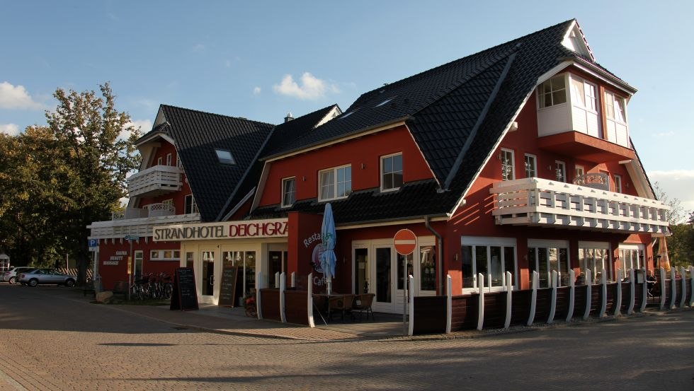 Hotelzicht vanaf het strand, © Strandhotel Deichgraf